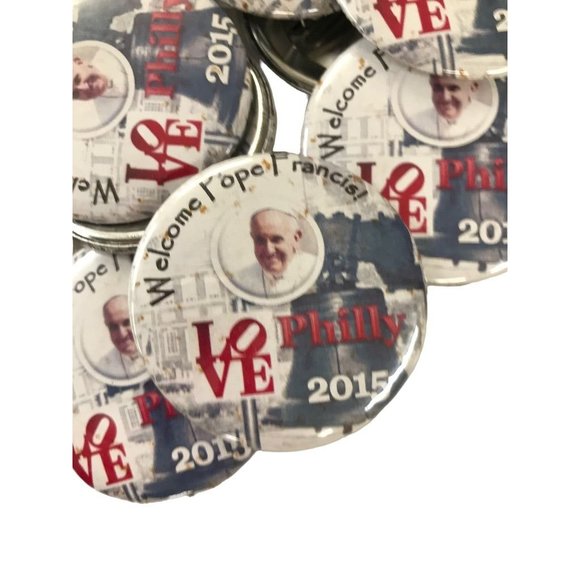 Lot of 40 Welcome Pope Francis 2 1/8" Pinback Button Collectible Love Philly 201 - Picture 2 of 6